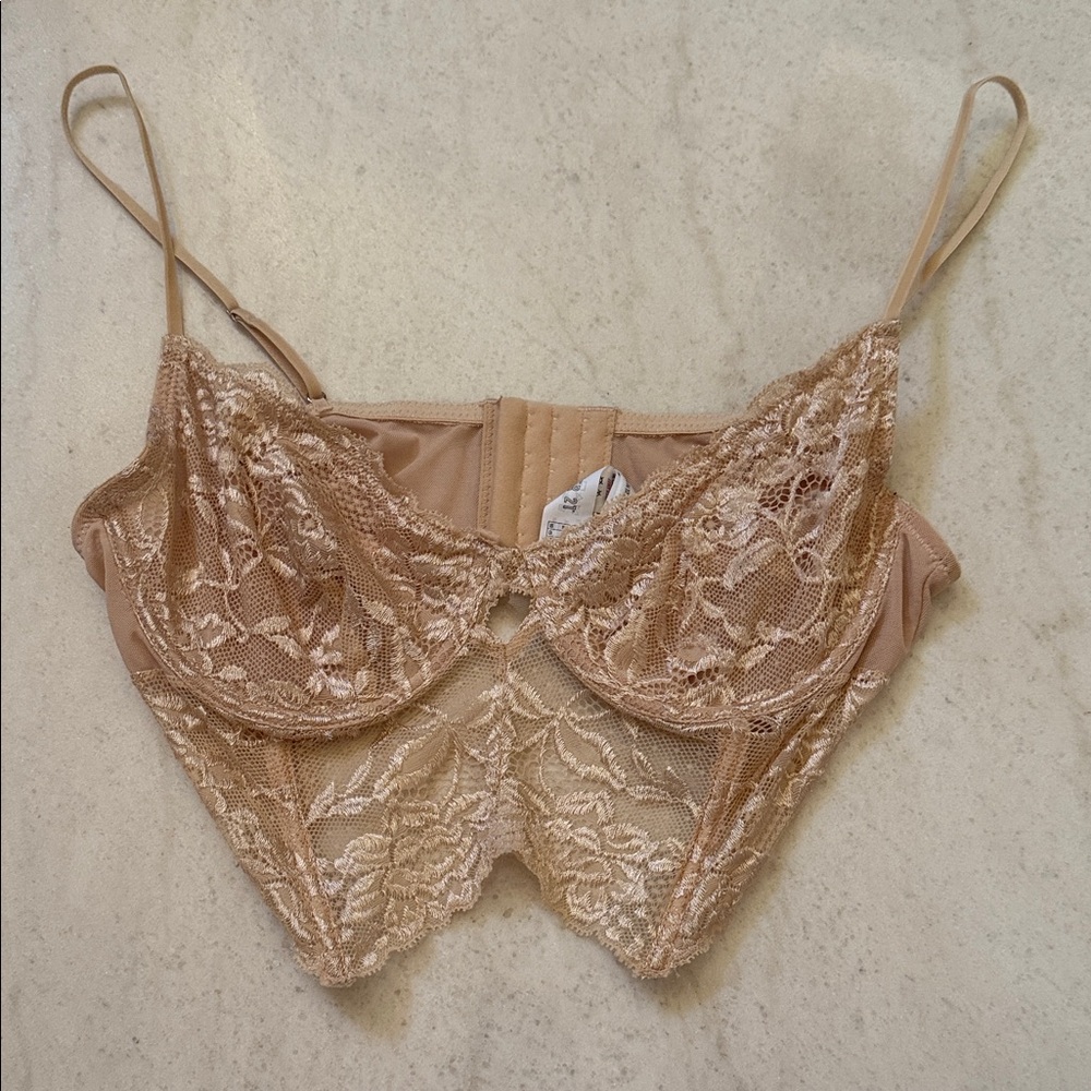 Forever 21 Lace Underwire Bralette in Beige